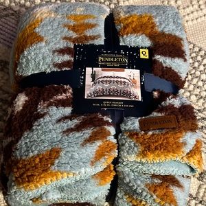 Brand New Pendleton Queen Blanket